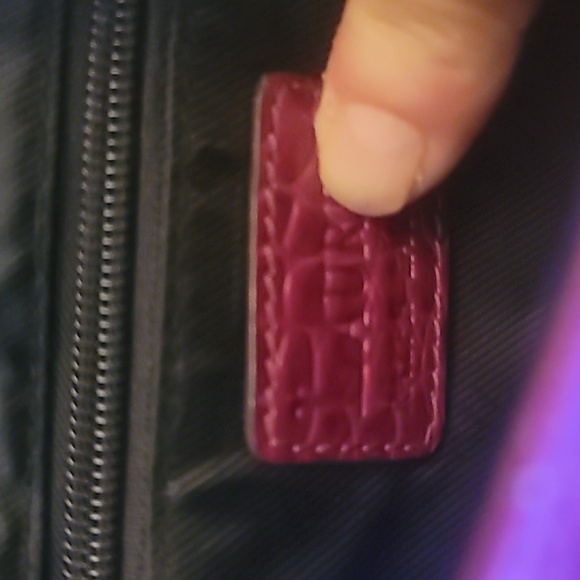 Elegant Purple Croc-Embossed Chain Bag - Picture 7 of 11